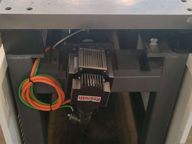 Servo drive system for busbar machine