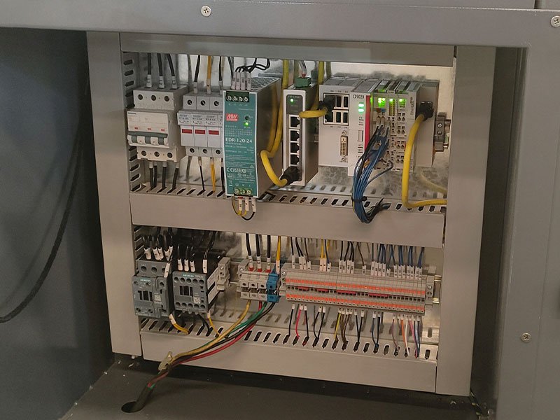 Wooden crate packing for busbar machine